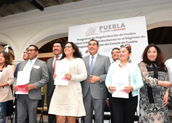 Con títulos de propiedad, gobierno estatal otorga certeza jurídica a planteles educativos