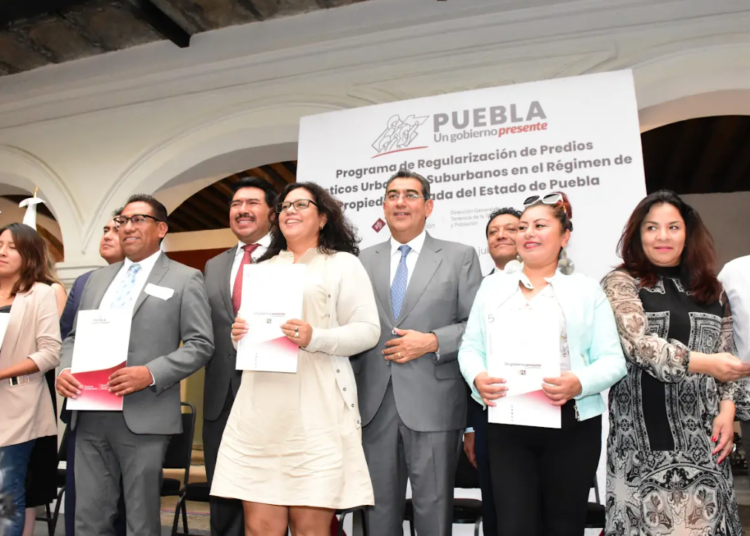 Con títulos de propiedad, gobierno estatal otorga certeza jurídica a planteles educativos