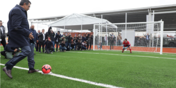 Gobernador inaugura cancha deportiva del Centro Escolar «Manuel Espinosa Yglesias»