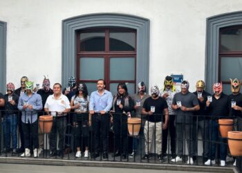 Certifican a 22 luchadores profesionales