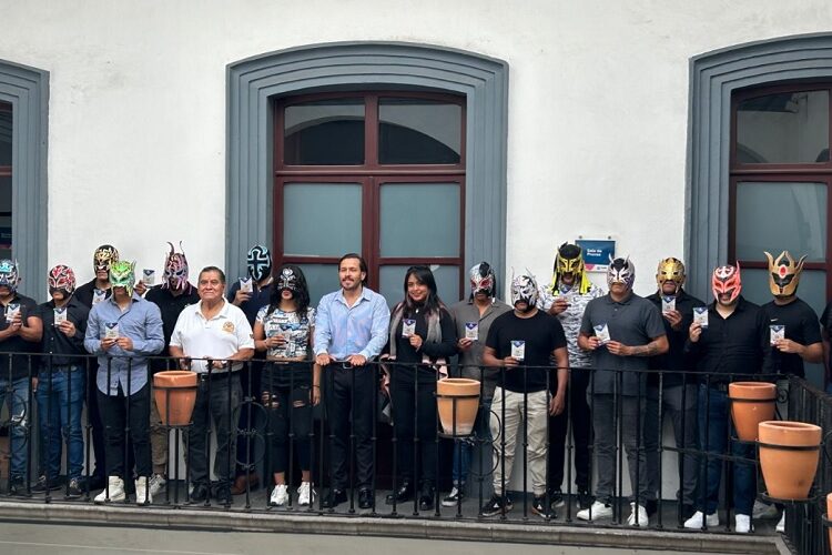 Certifican a 22 luchadores profesionales