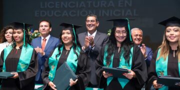 Céspedes encabeza graduación de generación 2020-2024 del BINE