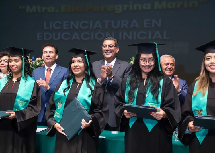 Céspedes encabeza graduación de generación 2020-2024 del BINE