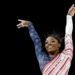Biles conduce a EEUU al oro por equipos