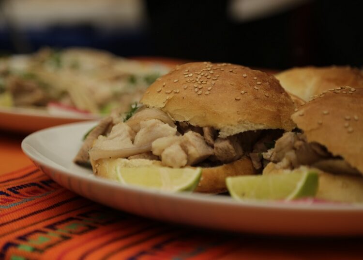 Presentan Feria de las Carnitas de San Francisco Totimehuacán
