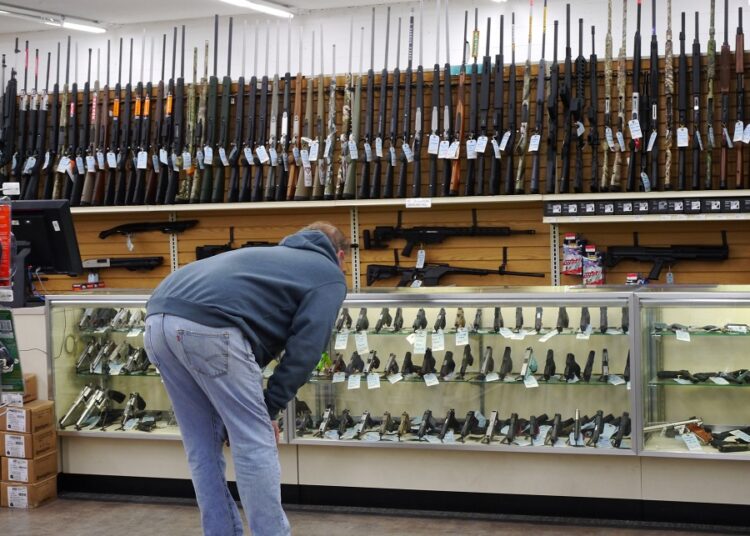 AMLO sugiere firmar acuerdo para regular venta de armas en EEUU