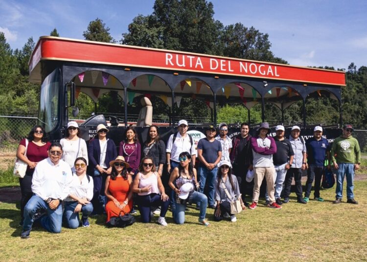 Turismo promociona Temporada de Chile en Nogada con agentes de viajes