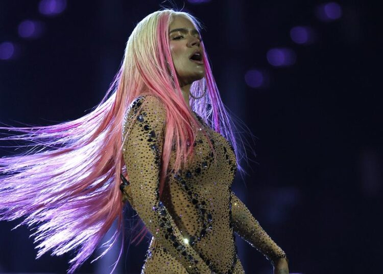 Andrea Bocelli y Karol G se unen en nueva versión de ‘Vivo por ella’