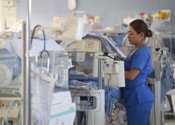Mujeres que perdieron a sus bebés donan su leche materna para niños hospitalizados