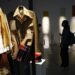 Exposición con voces y ropa de víctimas y represores evoca la ‘Guerra sucia’ en México