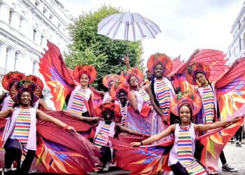 Muere mujer y cocinero tras resultar heridos en carnaval de Notting Hill