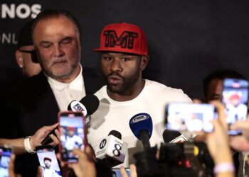 Floyd Mayweather no descarta enfrentarse en el futuro a Julio César Chávez