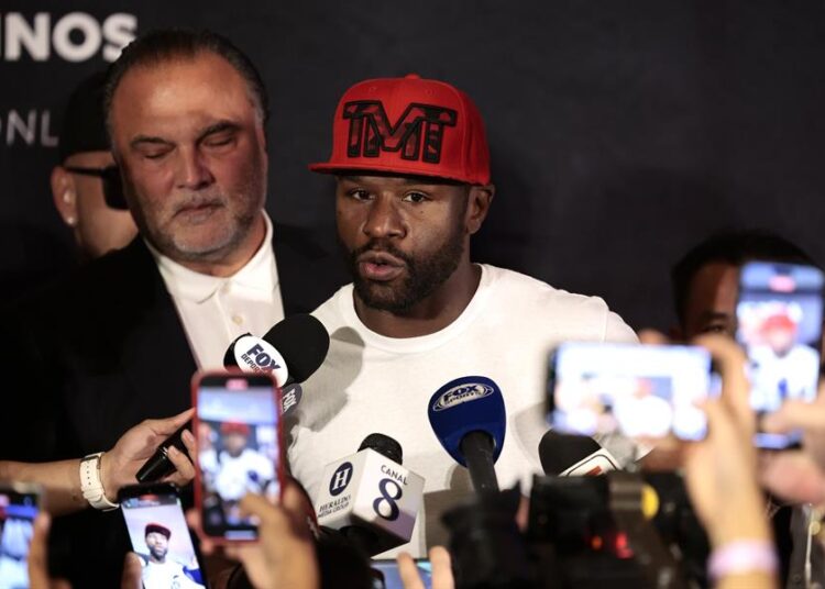 Floyd Mayweather no descarta enfrentarse en el futuro a Julio César Chávez
