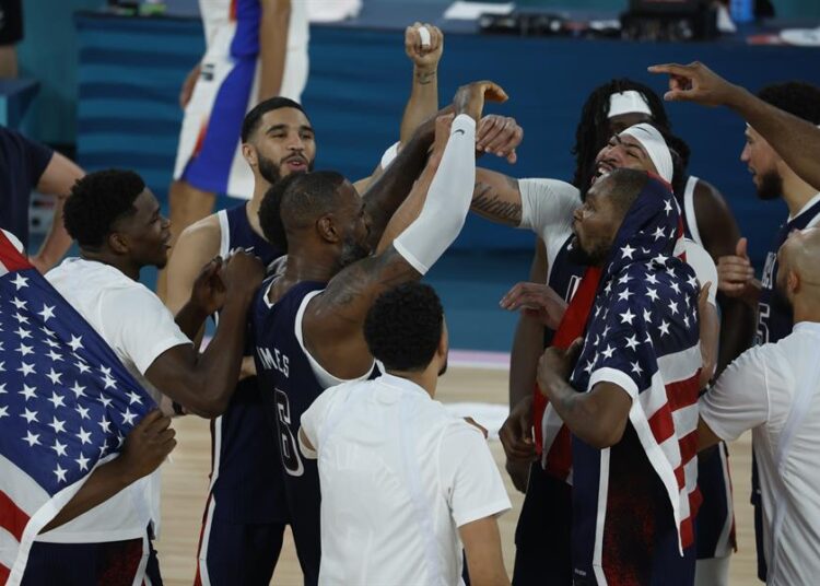 87-98. Curry, Durant y LeBron guían a Estados Unidos hacia su decimoséptimo titulo