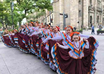 Grupo Folclórico de la UAG destaca en encuentro de sones y jarabes tradicionales