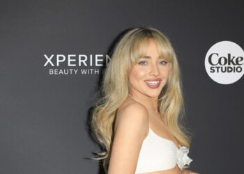 Sabrina Carpenter consolida su esencia pop chicloso en su sexto disco ‘Short n’ Sweet’