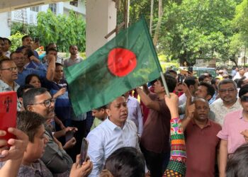 Quemar el pasado o salvarlo, el dilema en Bangladés