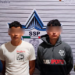 Detienen a dos hombres en posesión de armas y droga