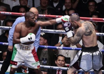 Mayweather vence a Gotti III en pelea de exhibición