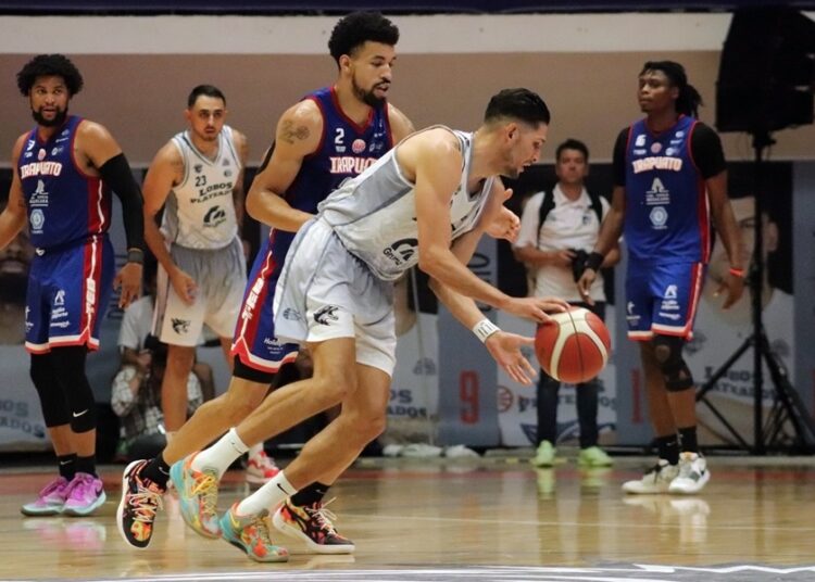 Lobos Plateados vencen a Freseros de Irapuato