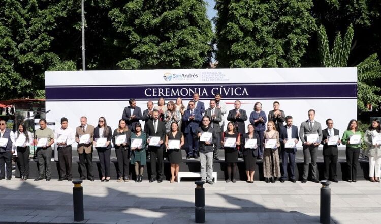 Mundo Tlatehui reconoce a servidores del Ayuntamiento de San Andrés Cholula   
