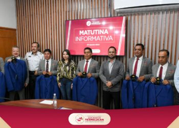 Layón entrega 30 uniformes a la Banda Sinfónica Municipal