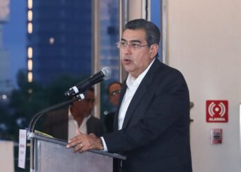 Llama Sergio Salomón a Adán Domínguez a dialogar con ambulantes para resolver conflicto