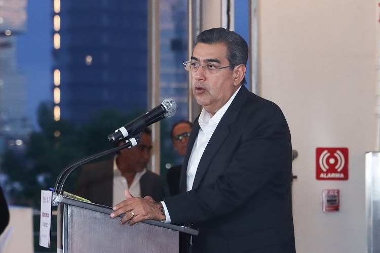 Llama Sergio Salomón a Adán Domínguez a dialogar con ambulantes para resolver conflicto