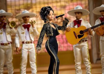 Barbie rinde homenaje a Juan Gabriel con edición especial