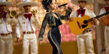 Barbie rinde homenaje a Juan Gabriel con edición especial