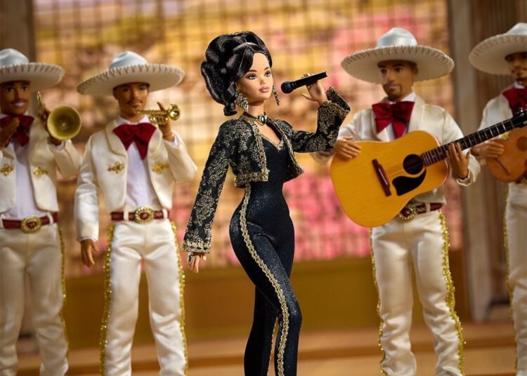Barbie rinde homenaje a Juan Gabriel con edición especial