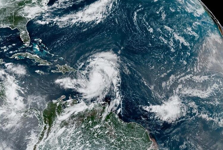 EEUU emite alerta de huracán para islas de Puerto Rico y las Islas Vírgenes