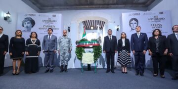 Céspedes encabeza ceremonia conmemorativa por aniversario luctuoso de Carmen Serdán y Leona Vicario