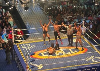 El Valiente se lleva triangular de la noche en la Arena Puebla