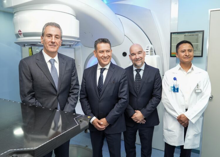 Vital la apertura de centros especializados en oncología: Pepe Chedraui