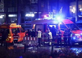 Ataque con cuchillo en fiesta de ciudad del oeste de Alemania deja al menos tres muertos