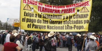 AMLO advierte que no negociará con quienes bloquean la México-Puebla
