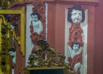 El grotesco repintado de angelotes barrocos, otra polémica al restaurar arte en España