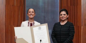 Claudia Sheinbaum recibe constancia de presidenta electa