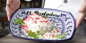 Disfruta de los chiles en nogada de ‘El Burladero’ 