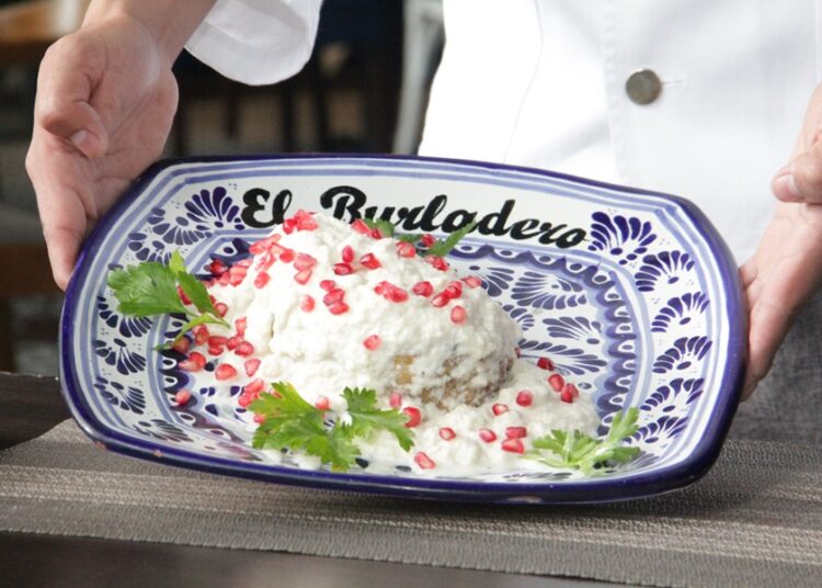 Disfruta de los chiles en nogada de ‘El Burladero’ 