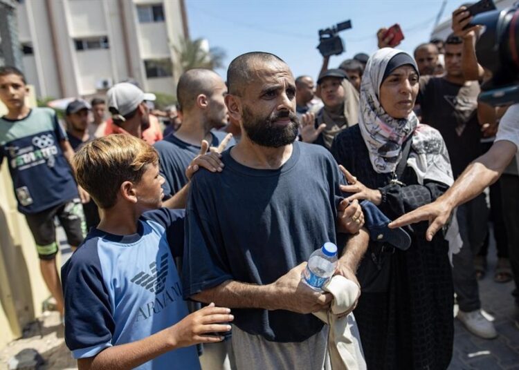 Israel excarcela a 25 presos palestinos en la Franja de Gaza