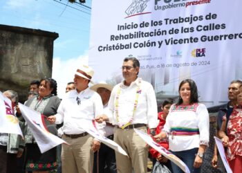 Inaugura el gobernador, empedrado de calles en Yaonahuac
