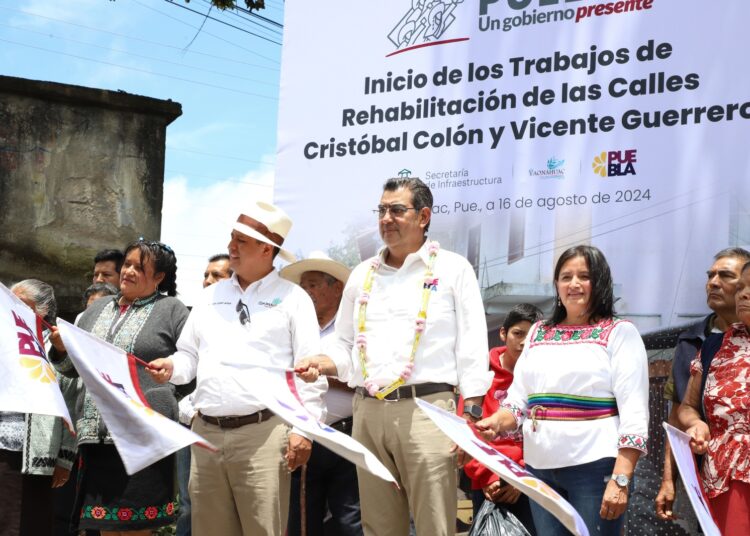 Inaugura el gobernador, empedrado de calles en Yaonahuac