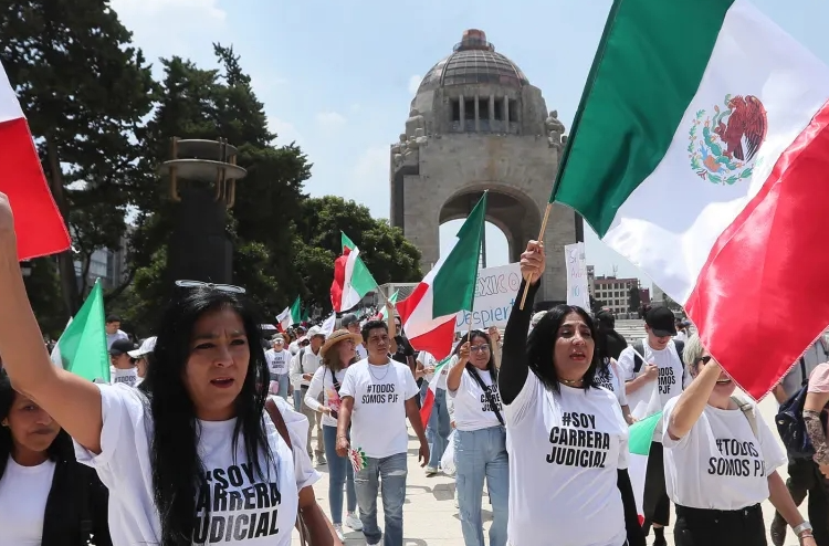 En México, marchan en contra reforma judicial