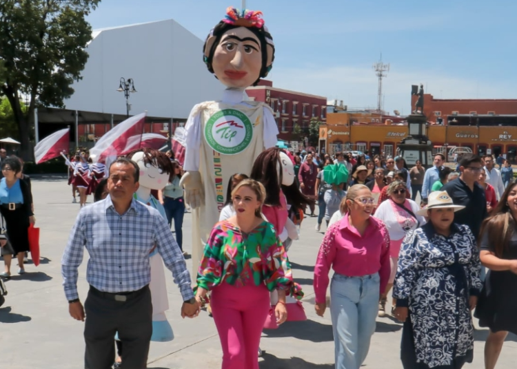 Angon inicia festejos patrios con presentación de bando solemne