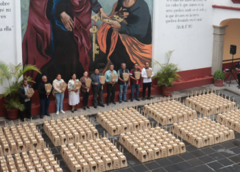 VIDEO: Paola Angón entrega 540 faroles a mayordomías  