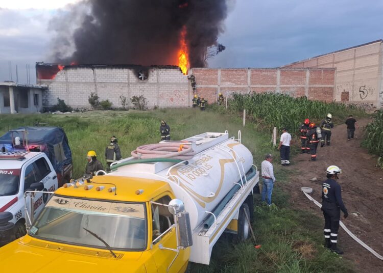 Nuevamente, se incendia bodega en zona de Chipilo (Videos)