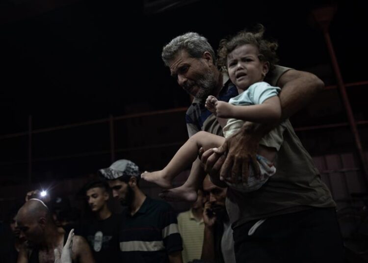 Israel ataca viviendas y mata a al menos 10 niños palestinos