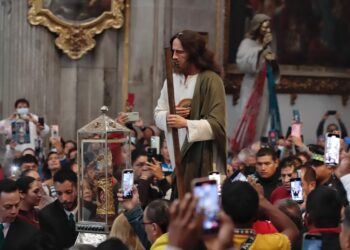 Fieles reciben en la Catedral reliquia de San Judas Tadeo